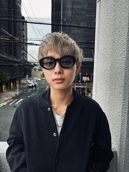 トゥレイル アクロス(TRIL Across)の写真/〈西京極徒歩5分/NEW OPEN〉無造作な動きとブロンドカラーが映えるショートスタイル。