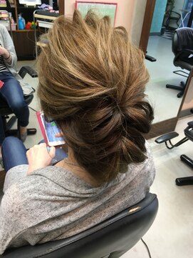 ウィット アンド ラファム Wit &La Famme ルーズなシニヨン