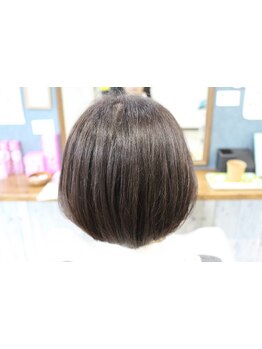 白髪染めをよりオシャレに楽しむ!!暗くなりがちなグレイカラーも傷みにくいこだわりのカラー剤で美しく☆