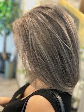 アトリエナガノ(atelier nagano) ニュアンスカラー/センターパート/ツヤ髪スタイル/ブルージュ