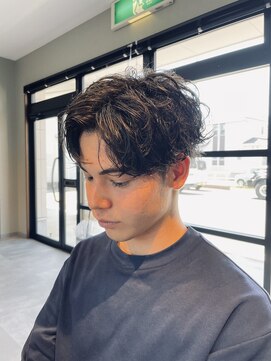 イリヘアー(ili hair) ゆるウェーブセンターパート