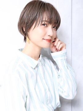 クラッチ ユニ(CLUTCH uni) 大人可愛い小顔美髪ツヤ髪シアーグレージュ横顔美人A7