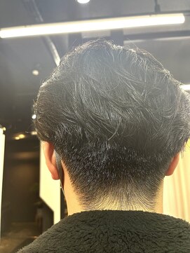 リリー(Lily) 刈り上げセンターパート