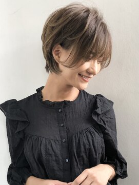 オーソ(AUTHO) 前髪/ショートヘア/斜めバング/グレージュカラー/丸型 h