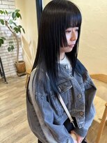 シフト(SHEEFT)&nbsp;黒髪ナチュラルモード大人可愛いネイビーグレー顔回り似合わせ