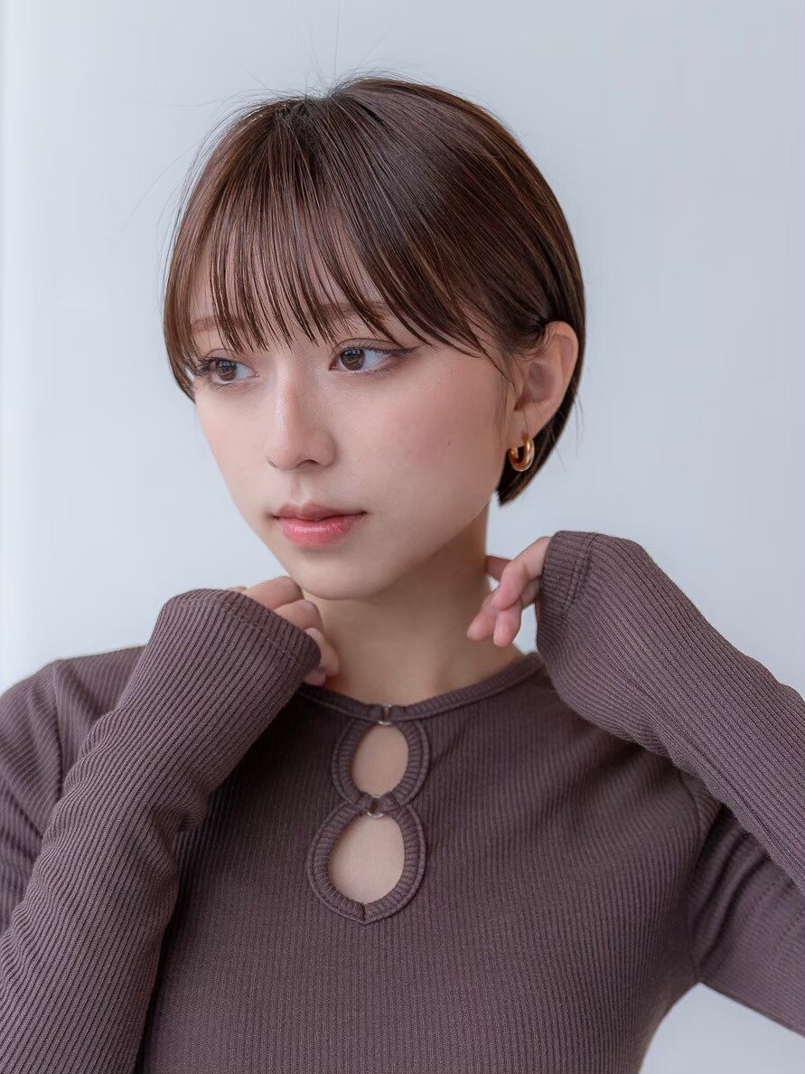 グレージュカラーショートフルバンク似合わせカットイメチェン