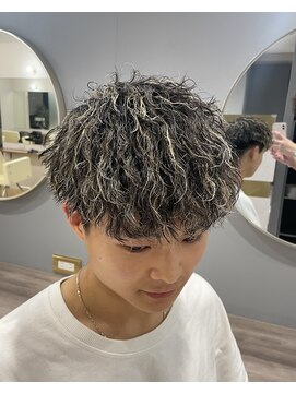 アレス バイ シカ 神戸三宮元町店(ALLES by Cica) 神戸／三ノ宮／元町バチバチハイライトツイスパ