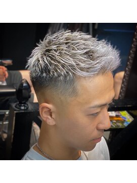 ゴースト(GHOST) スキンフェード+ホワイトブリーチ