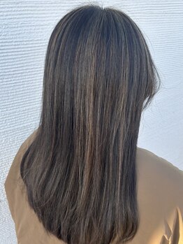 トコ(toco)の写真/デザインカラーを入れながらグレイカラーもお洒落に♪気になる白髪も、透明感のある艶髪に仕上げます*