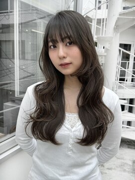 カシュカシュ 表参道(cache cache) ロングヘアオリーブブラウンカラー前髪カットフォワード巻き