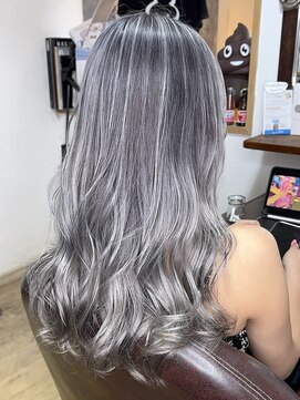ブレイズヘアー(BLAZEhair) 【モノトーンデザイン】ホワイトシャドールーツ×ブリーチ３回