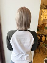 ルッツ(Lutz. hair design)&nbsp;01/09 ブロンド ホワイトベージュ【千代田彩夏】