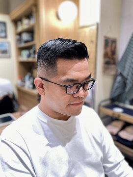 フォーコーナーズ(Four Corners) 大人スキンフェードツーブロック刈り上げマンバン30代40代