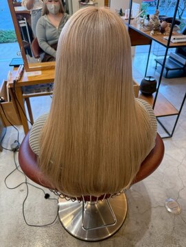 エッジ(EDGE) ホワイトミルクティー×艶ストレートロング