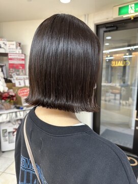 クオリス 上福岡店(QUALIS) 20代30代40代大人可愛い外ハネパツッと艶髪切りっぱなしボブ