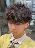 メンズラフセンターパート波巻きスパイラルパーママッシュウルフ