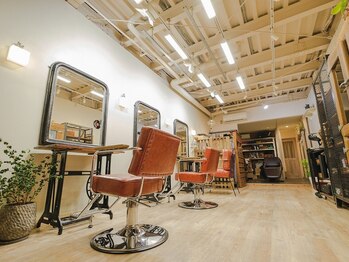 ルーシー ヘアデザインワークス(Lucy Hair Design Works)の写真/大型店が苦手な方必見！周りを気にせず、ゆったりとした時間を過ごせる♪居心地の良さと丁寧な施術が◎