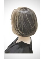 アルム(arum) 毛流れを見せるハイライト