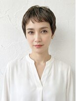 シオミエイチ タイムレス 垂水(shiomi H timeless) 【セシルカット】自然な立体感が美しい白髪ぼかしの上品スタイル