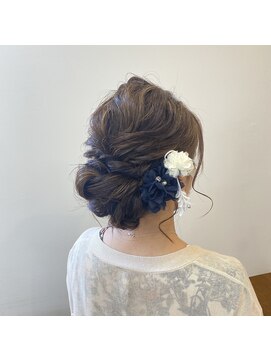 サラソージュ(SARA SO JU) ルーズなまとめ髪