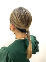 およばれヘアアレンジ　結婚式　タイトポニー