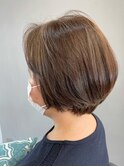 オリーブブラウン、ショートボブ