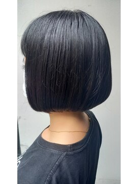 アナ ラーナ(Anna Lanna) LEONマチルダ風ボブ×ダークグレー