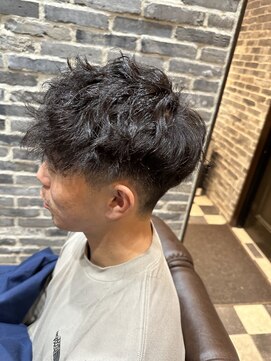 ミリオンバックス 御徒町店(Million Backs) スペインカール/フェード/マッシュパーマ<理容室>[メンズ/眉毛]