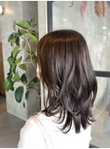 ローレイヤースタイル×外ハネ+ミックス巻き×アッシュ系カラー