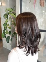 サウスバイオリバヘア(SOUTH by OLIBAHAIR)&nbsp;ローレイヤースタイル×外ハネ+ミックス巻き×アッシュ系カラー