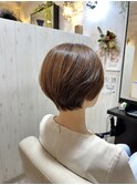 骨格を活かした今風大人ショートボブ