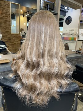 ラピス 横浜(Lapis) ミルクティーベージュシールエクステハイライトブリーチカラー