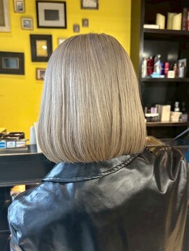 ルミ 上大岡店(Lumi) ハイトーンブリーチ切りっぱなしボブ/顔型別ヘアスタイル特集