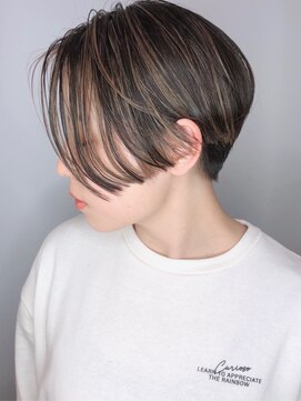 ウル(ulu) ショート　ハンサムショート　おしゃれハイライト　ケアブリーチ