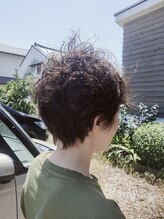 エニシ(Enishi) 癖毛を生かしたショートスタイル