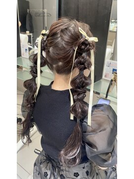 キングスベリーユナイテッド(Kingsbury United) ヘアセット/ヘアアレンジ/玉ねぎヘア/ツインテール/リボン