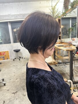 ウィークエンド(WEEKEND) 癖毛ぼかしショート