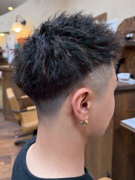 プリモ ココ 鍋島店(Primo coco.) 刈り上げ ツーブロック スパイキーショート 短髪 メンズカット