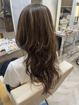 ポノ(pono) レイヤーにハイライトで軽やかスタイル