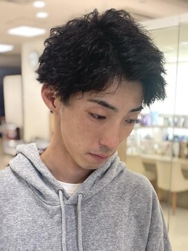 シャルムバイケンジ(Charm.by KENJE) メンズパーマ波巻きツイストスパイラル刈り上げセンターパート