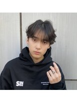 ネオリーブウリ 二子玉川店(Neolive uri) ブルーブラックフェザーパーマサーフカールセンターパート