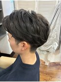 センターパート丸み刈り上げショート