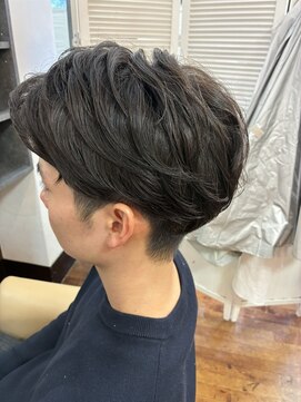 トゥエンティーフォー 和泉店(24) センターパート丸み刈り上げショート