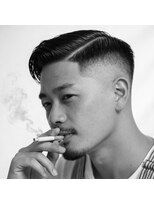 ウィスカーズ(Whiskers)&nbsp;スキンフェード×サイドパート