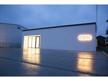 コイン(COIN)の雰囲気（夜外観）