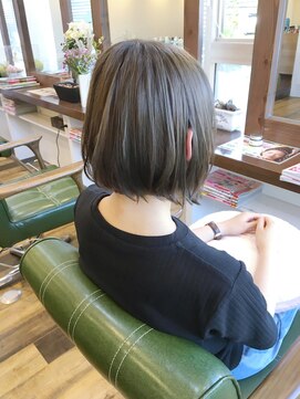 ヘアデザインメリー(hair design Merry) ミディアムからばっさり切りっぱなしボブ☆カーキアッシュ