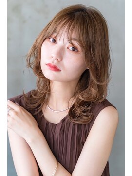 エイミー(Aimee) Aimee町田レイヤーウェーブミディ×アッシュベージュ