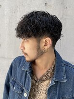 刈り上げツーブロックマッシュ　波巻きスパイラルパーマ