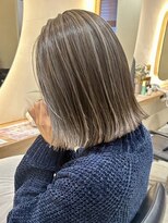 ヒビヲ(HIBIO) ワンブリーチダブルカラータッセルボブ切りっぱなしボブレイヤー