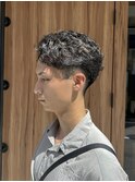 清潔感×お洒落!ツーブロックに強めカールで欲張りヘアー◎